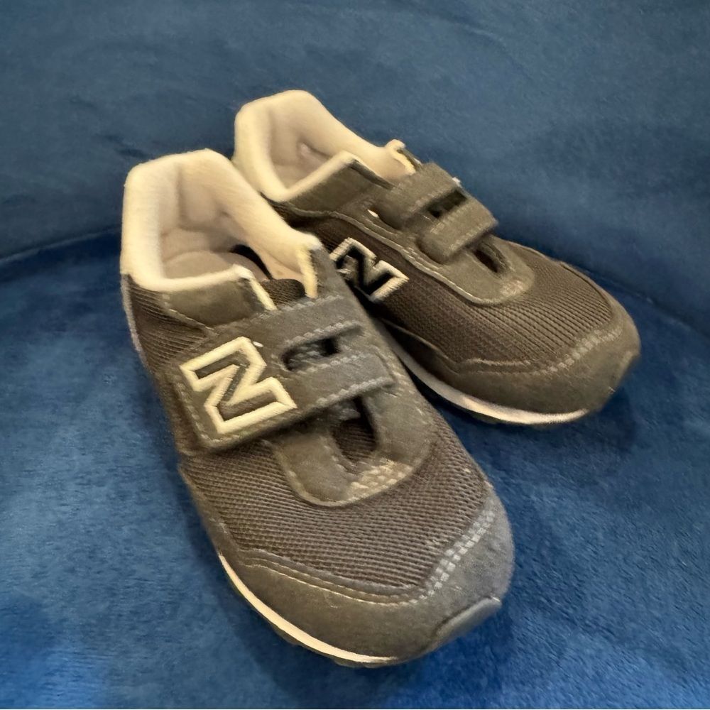 New Balance 515 Kids Gray Velcro Sneakers Size 9